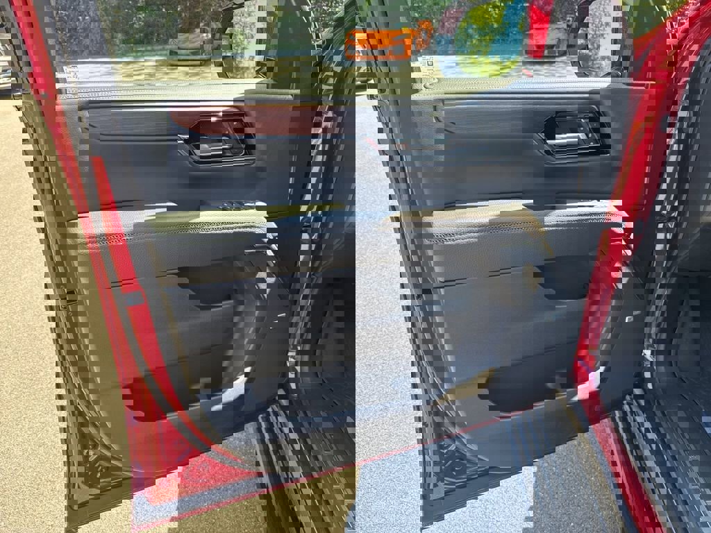 New 2025 GMC Yukon XL Denali w/ Denali Reserve Package image 22