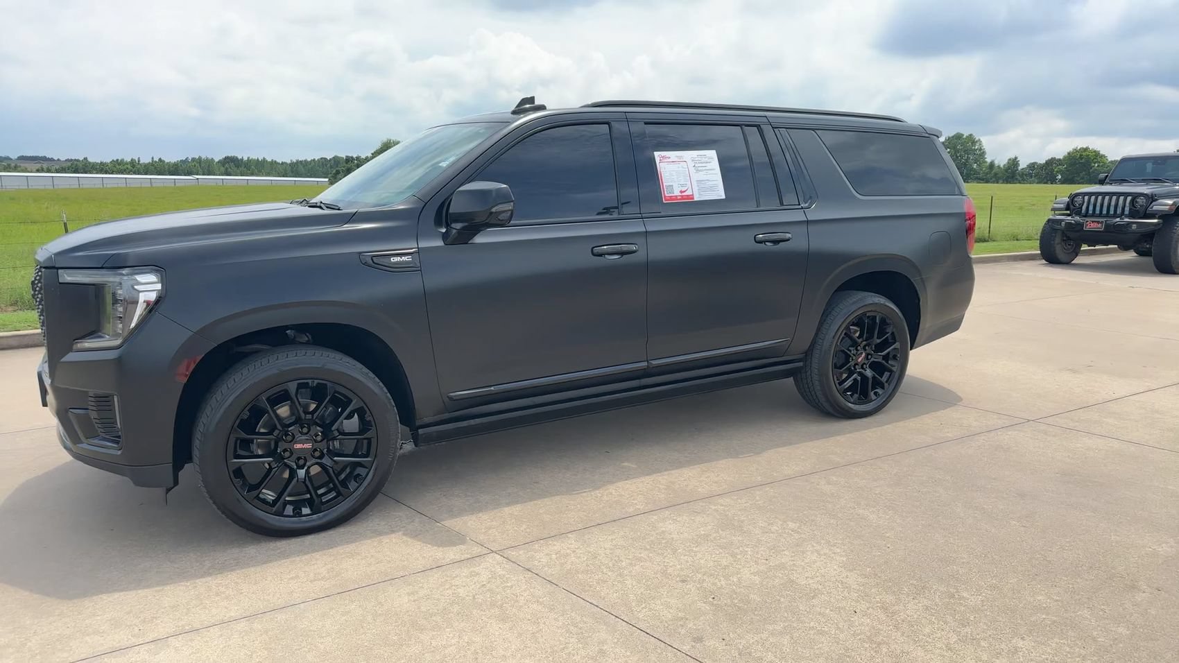 Used 2023 GMC Yukon XL Denali w/ LPO, Floor Liner Package AWD/4WD image 5