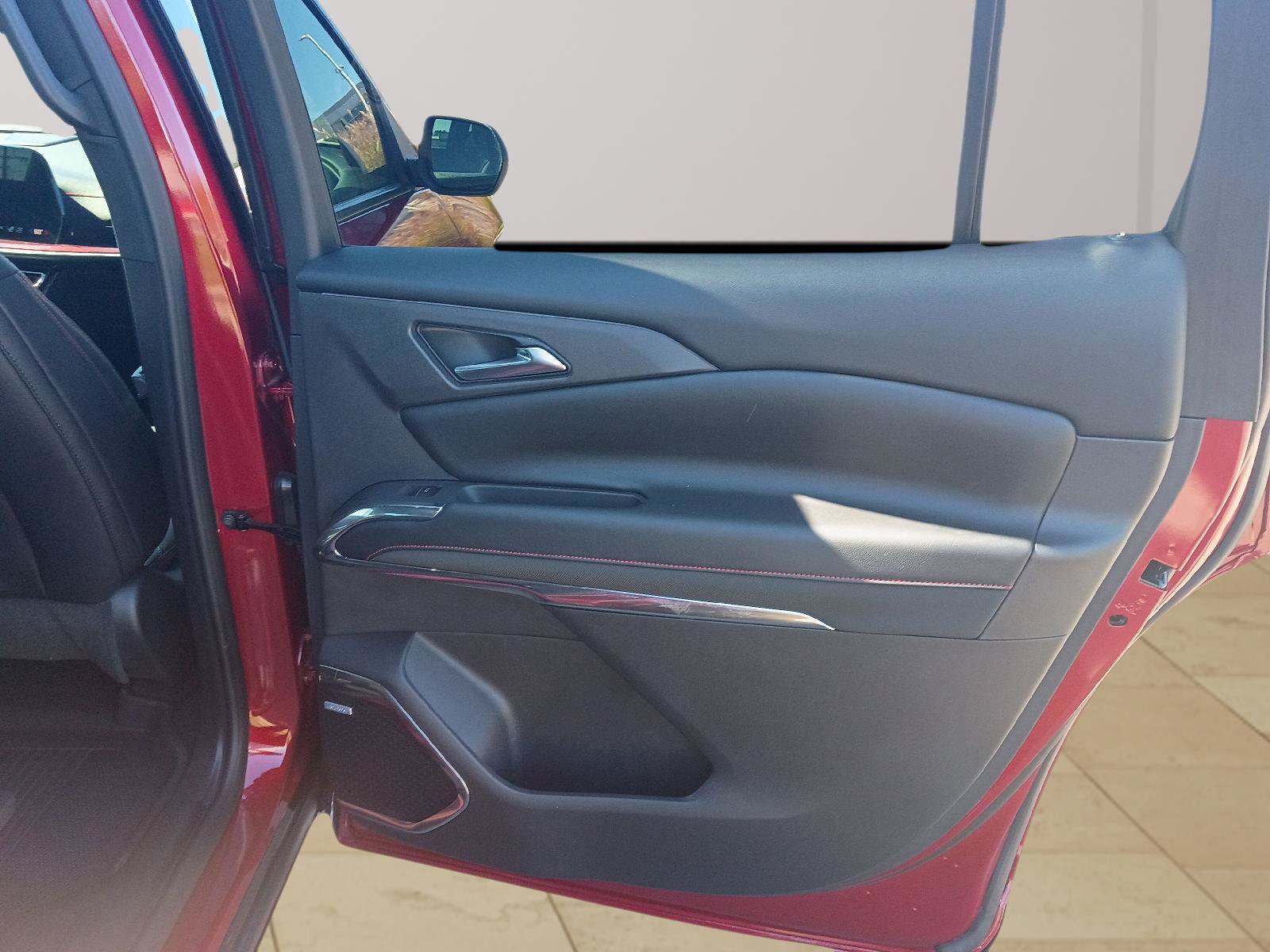 Used 2026 Chevrolet Traverse RS FWD image 40