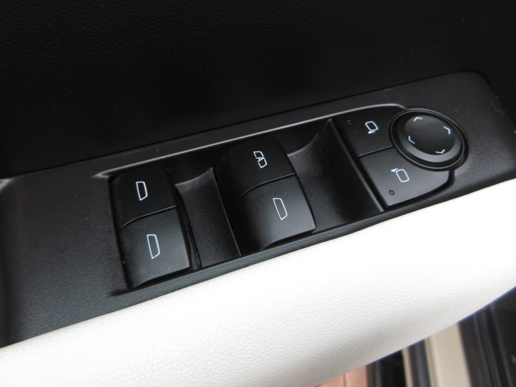 Used 2024 GMC Canyon AT4X AWD/4WD image 11