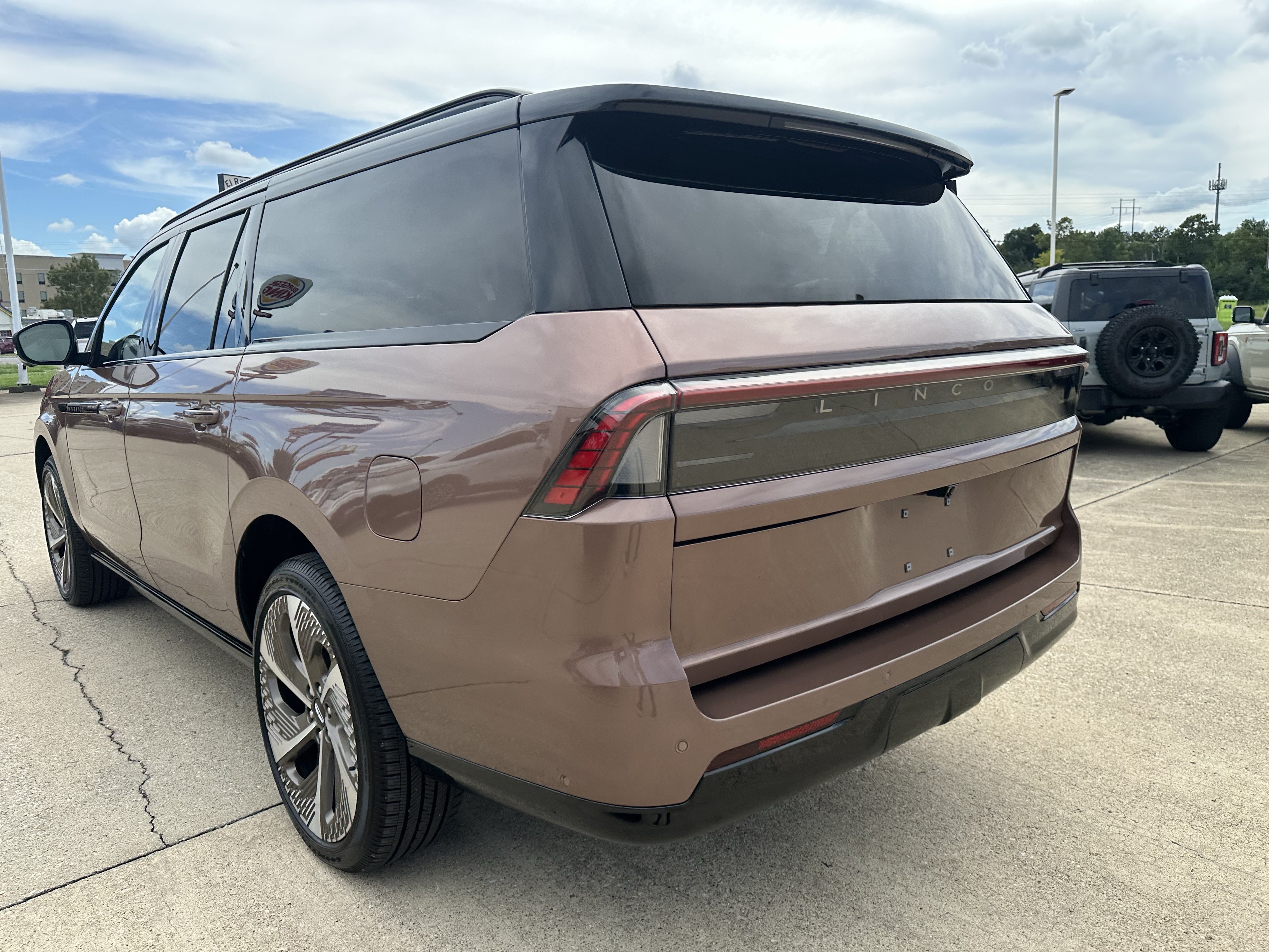 Used 2025 Lincoln Navigator L Black Label w/ Black Label Special Edition AWD/4WD image 4
