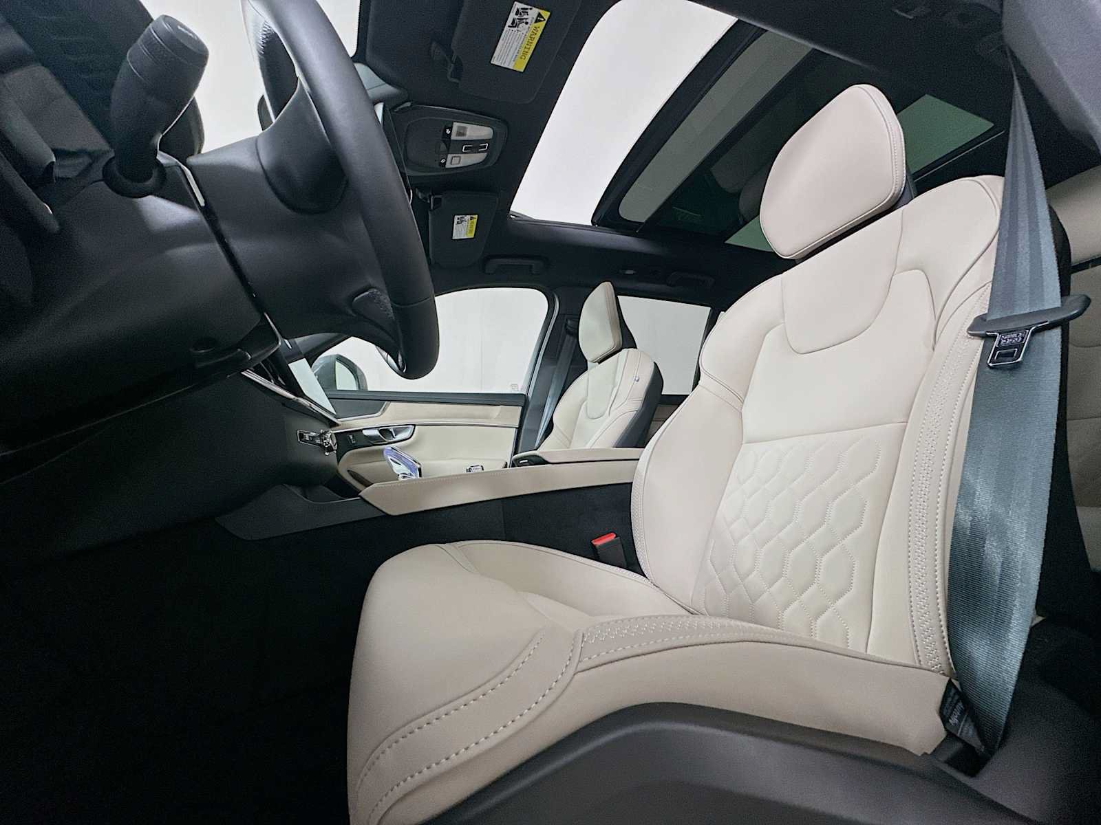 New 2026 Volvo XC90 T8 Plus w/ Protection Package AWD/4WD image 18