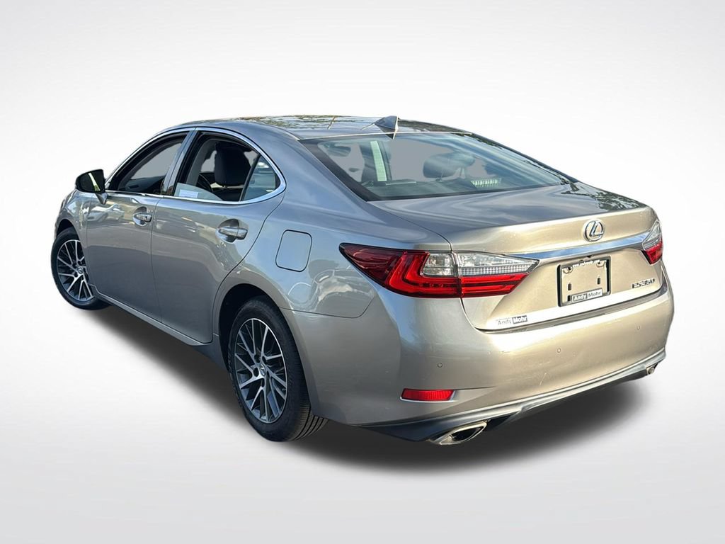 Used 2017 Lexus ES 350 w/ Luxury Package FWD image 5
