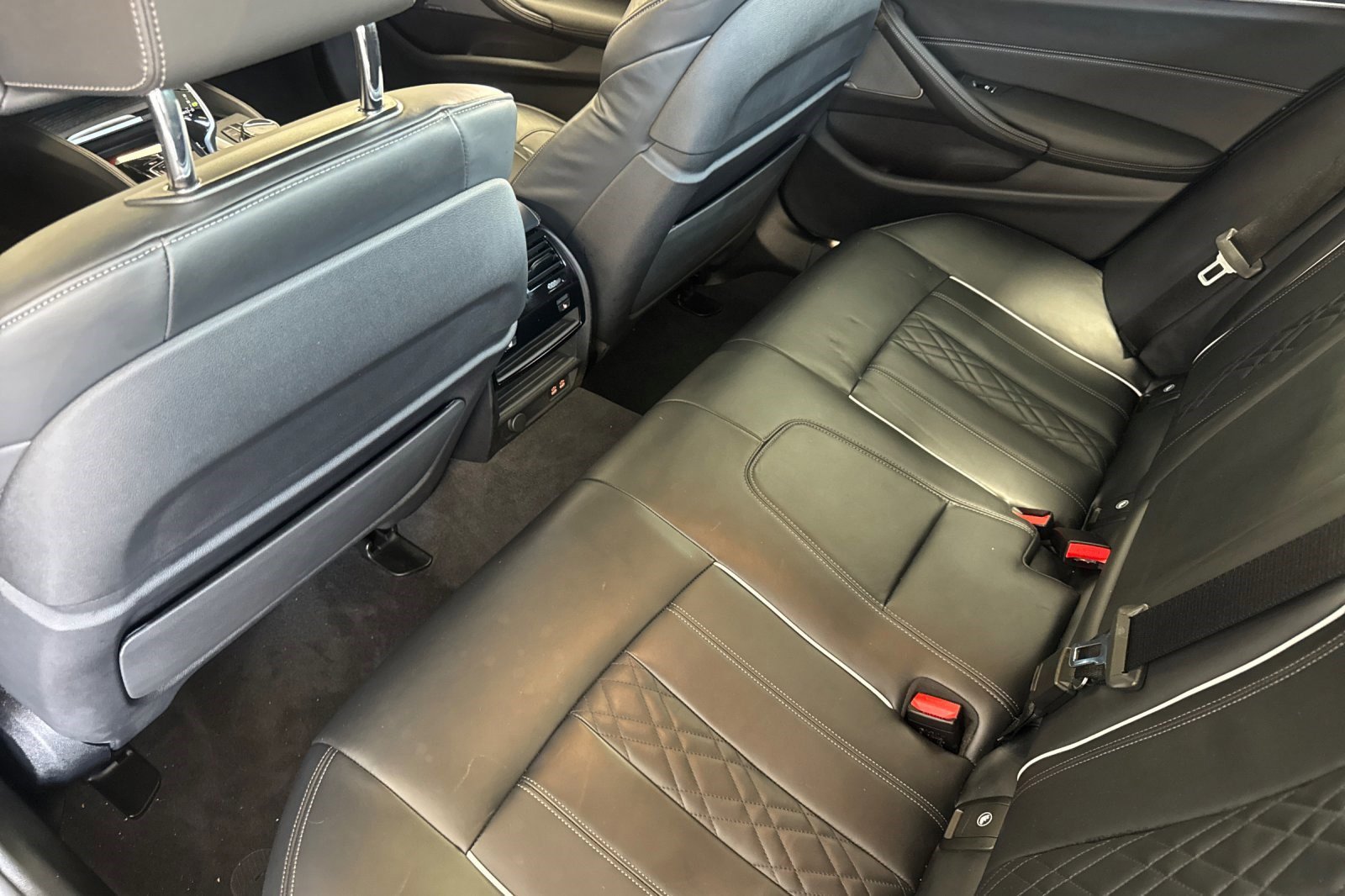 Used 2023 BMW M550i xDrive w/ Executive Package AWD/4WD image 27