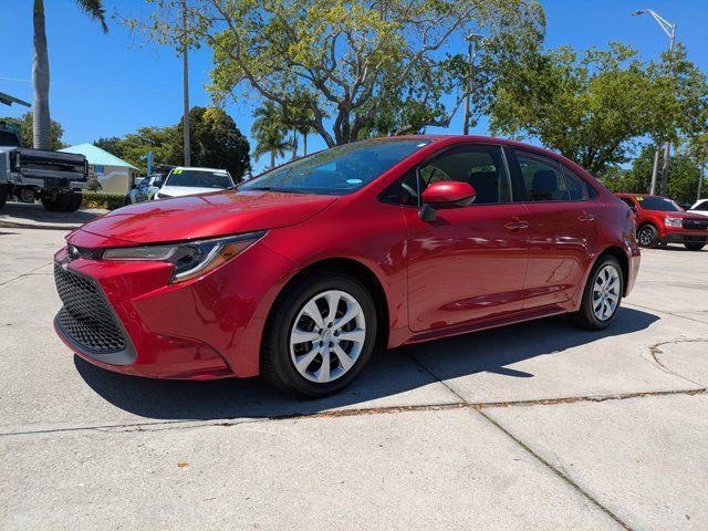 Used 2020 Toyota Corolla LE FWD image 3