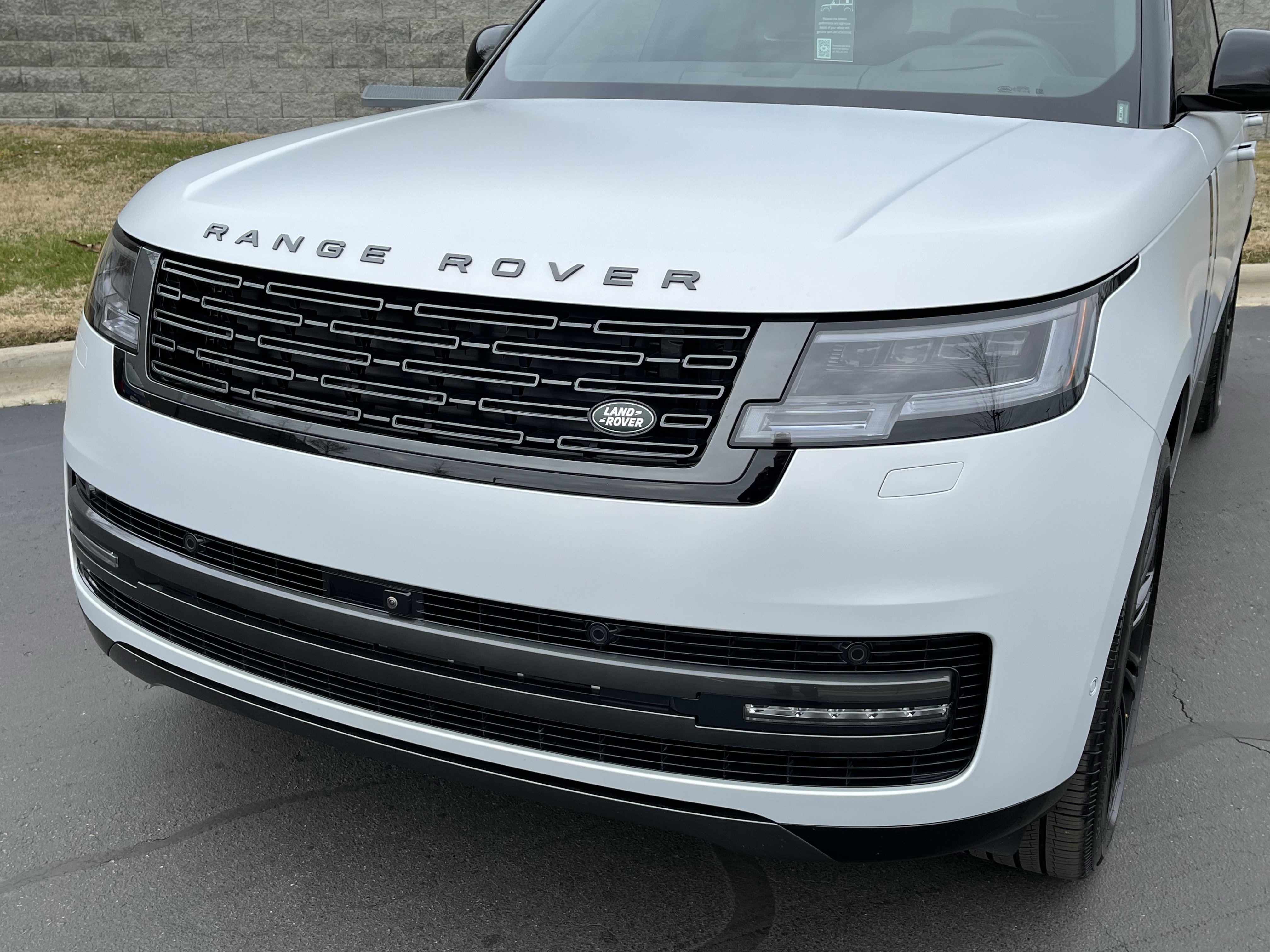 Certified 2025 Land Rover Range Rover SE image 11
