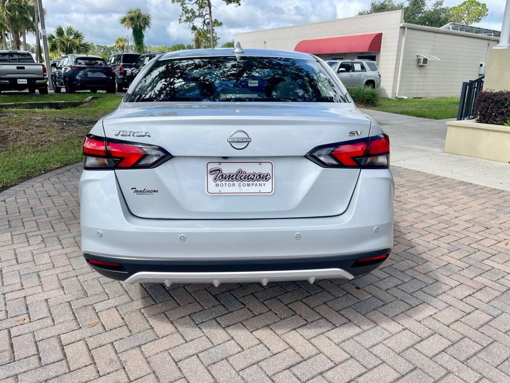 Used 2023 Nissan Versa SV image 4