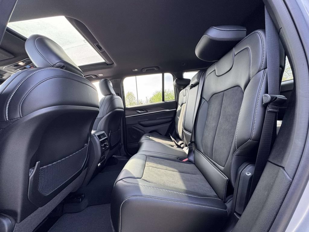 New 2026 Jeep Grand Cherokee Altitude AWD/4WD image 15