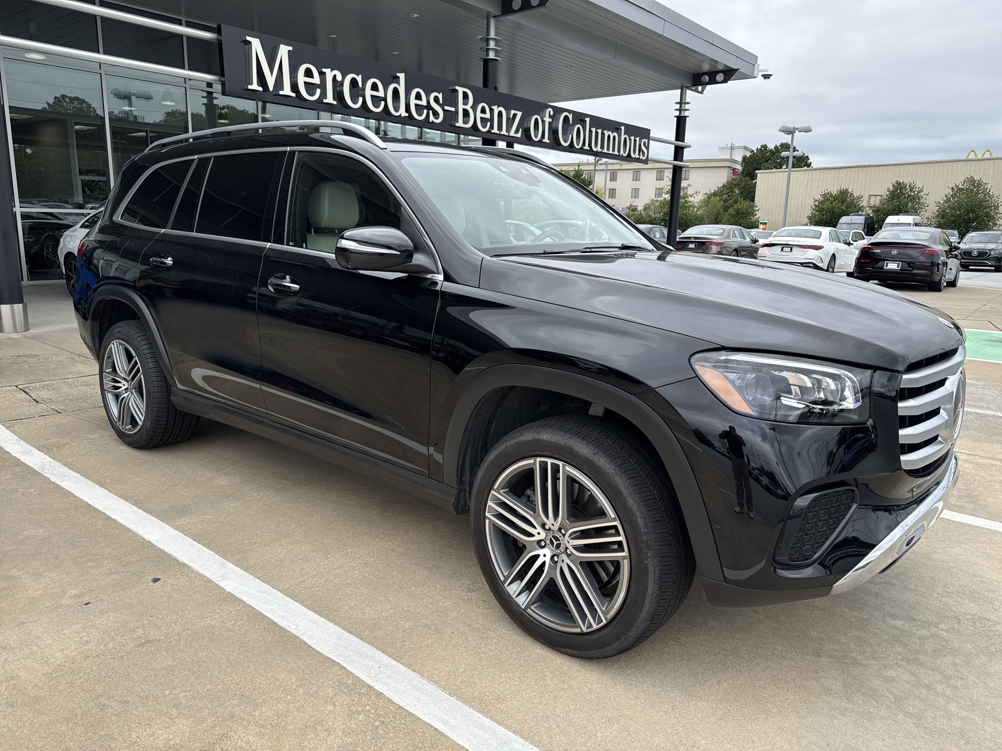 Used 2025 Mercedes-Benz GLS 450 4MATIC image 17