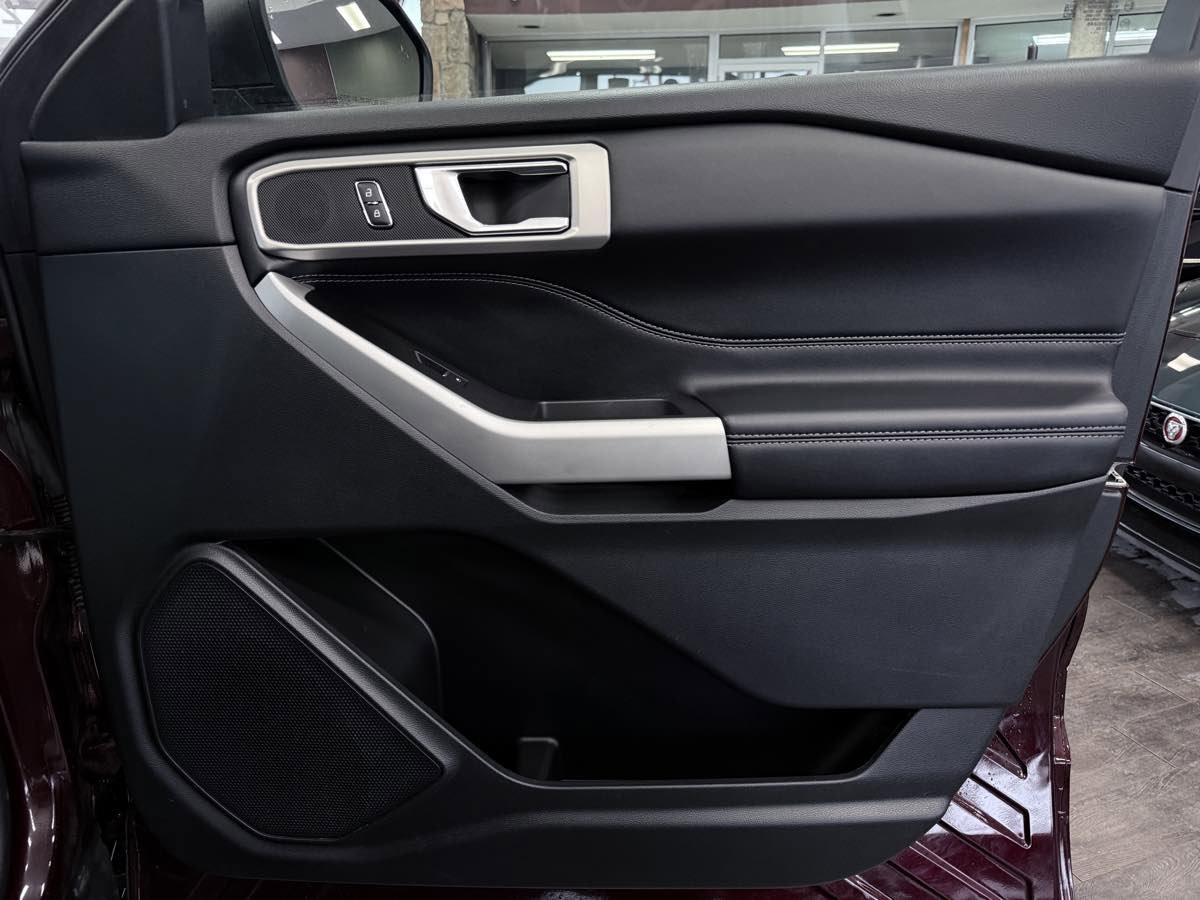 Used 2022 Ford Explorer XLT w/ Equipment Group 202A image 34