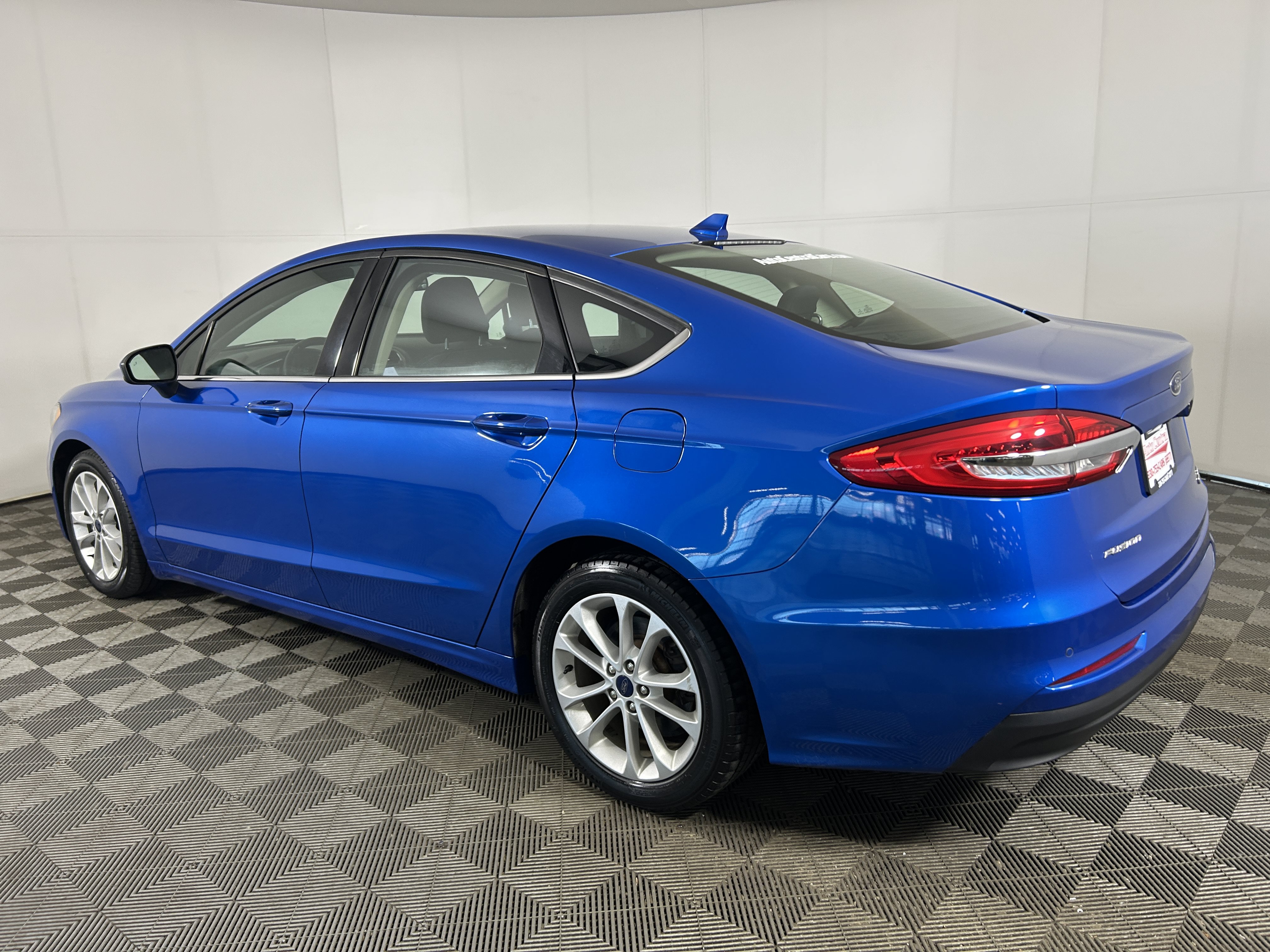 Used 2020 Ford Fusion SE FWD image 7