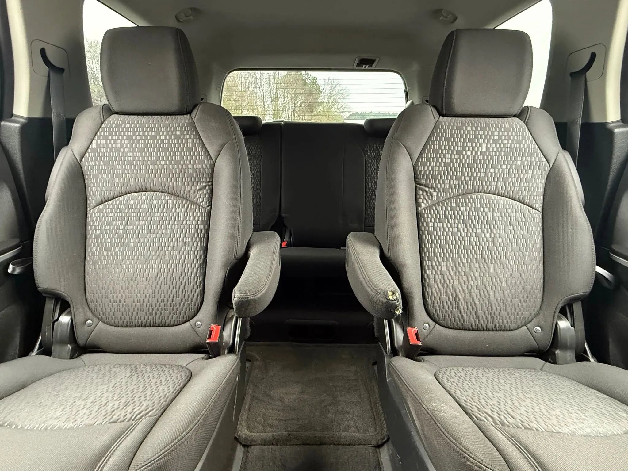 Used 2011 GMC Acadia SLE image 22