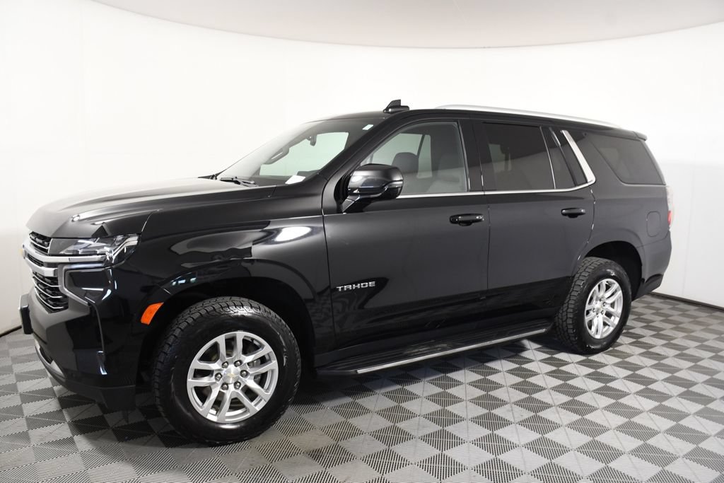 Used 2022 Chevrolet Tahoe LT w/ Luxury Package AWD/4WD image 2