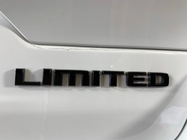 Used 2023 Jeep Grand Cherokee Limited w/ Luxury Tech Group II AWD/4WD image 38