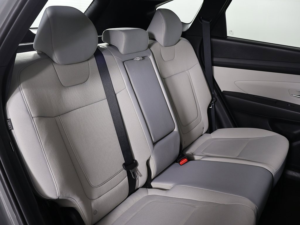 Certified 2025 Hyundai Tucson SE image 28