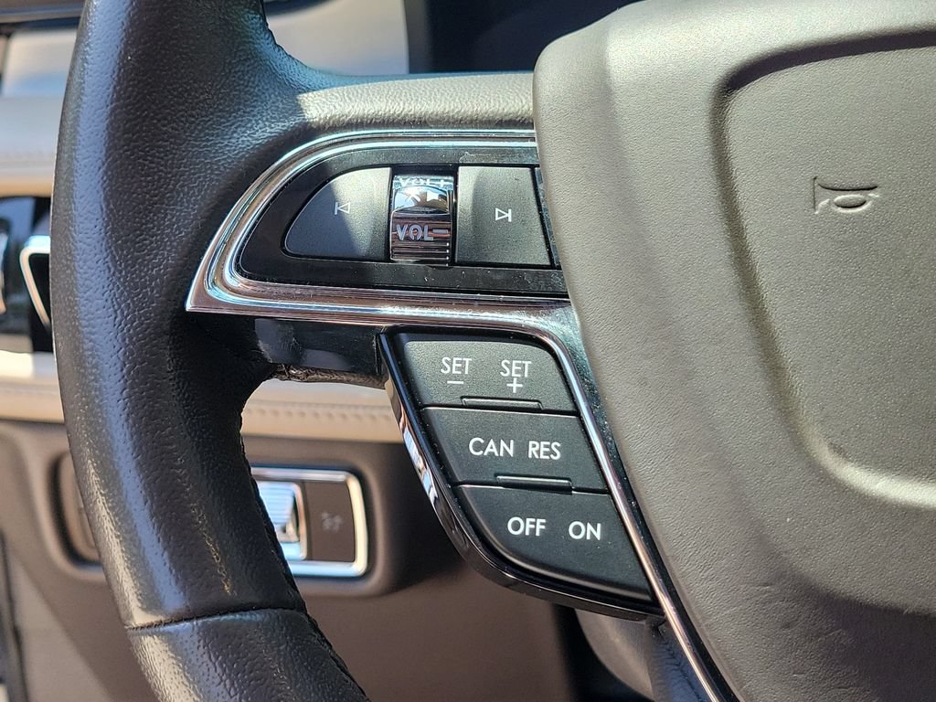 Used 2023 Lincoln Nautilus FWD w/ Premium Package image 22