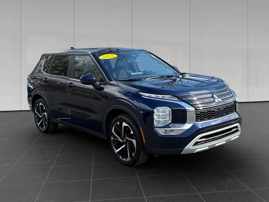 Used 2024 Mitsubishi Outlander SE Black Edition image 7