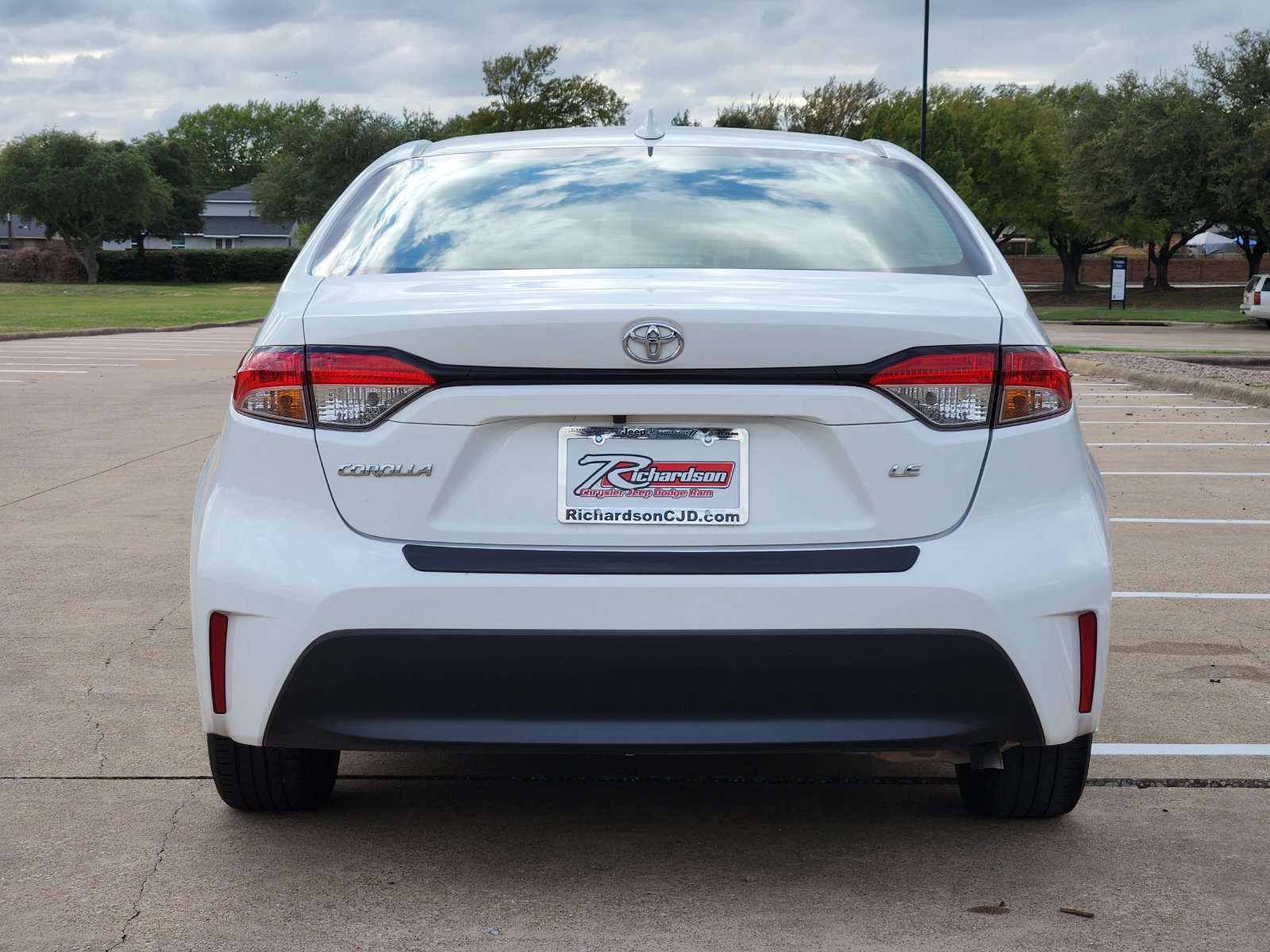 Used 2024 Toyota Corolla LE FWD image 5