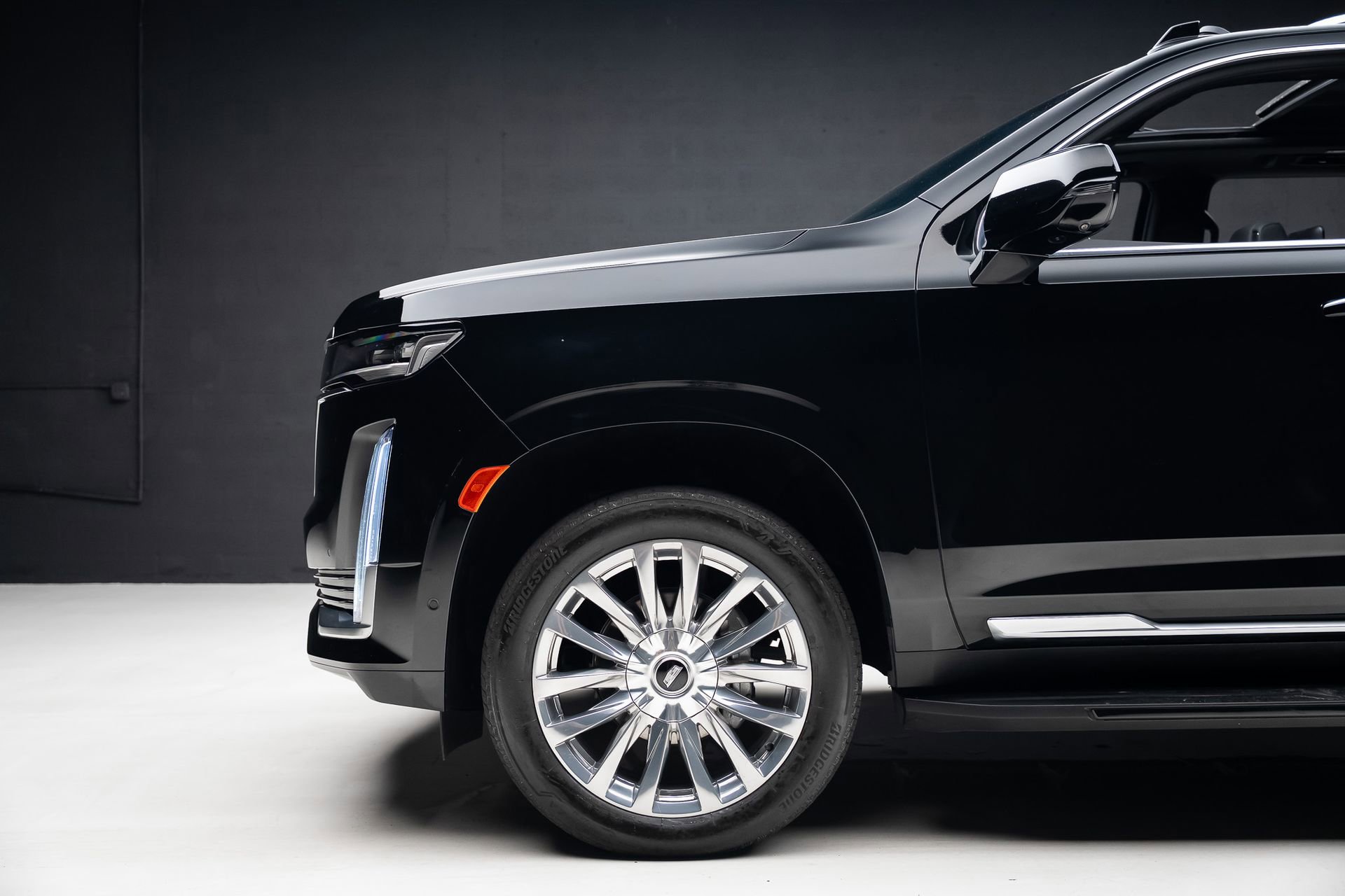 Used 2024 Cadillac Escalade ESV Premium Luxury RWD image 18