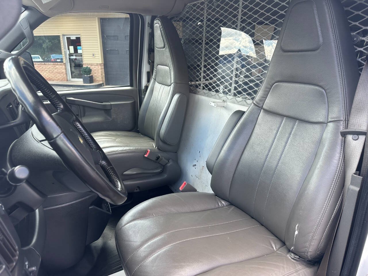Used 2021 Chevrolet Express 3500 LS RWD image 17