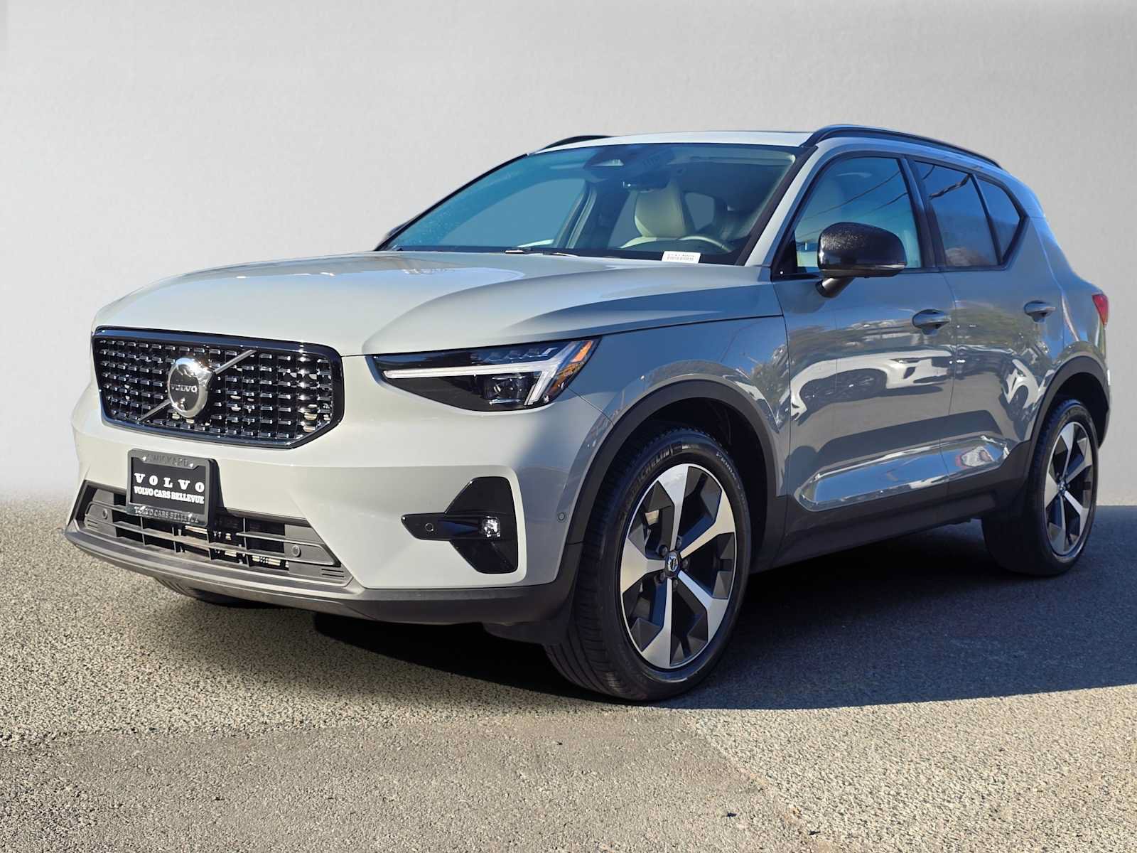 Certified 2026 Volvo XC40 B5 Plus AWD/4WD image 8