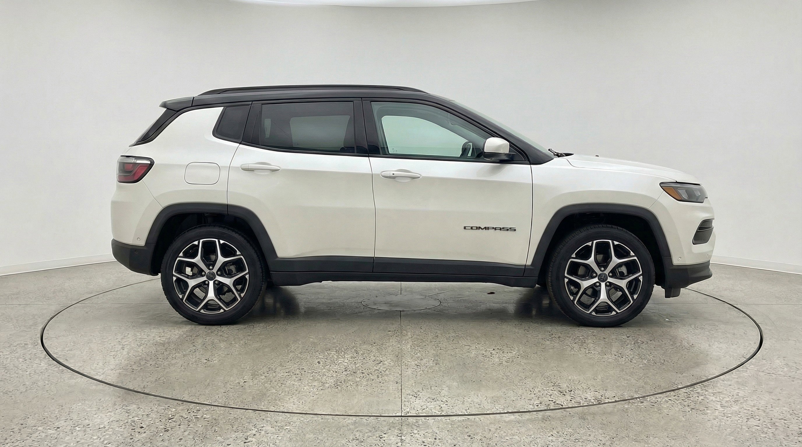 Used 2025 Jeep Compass Limited AWD/4WD image 11