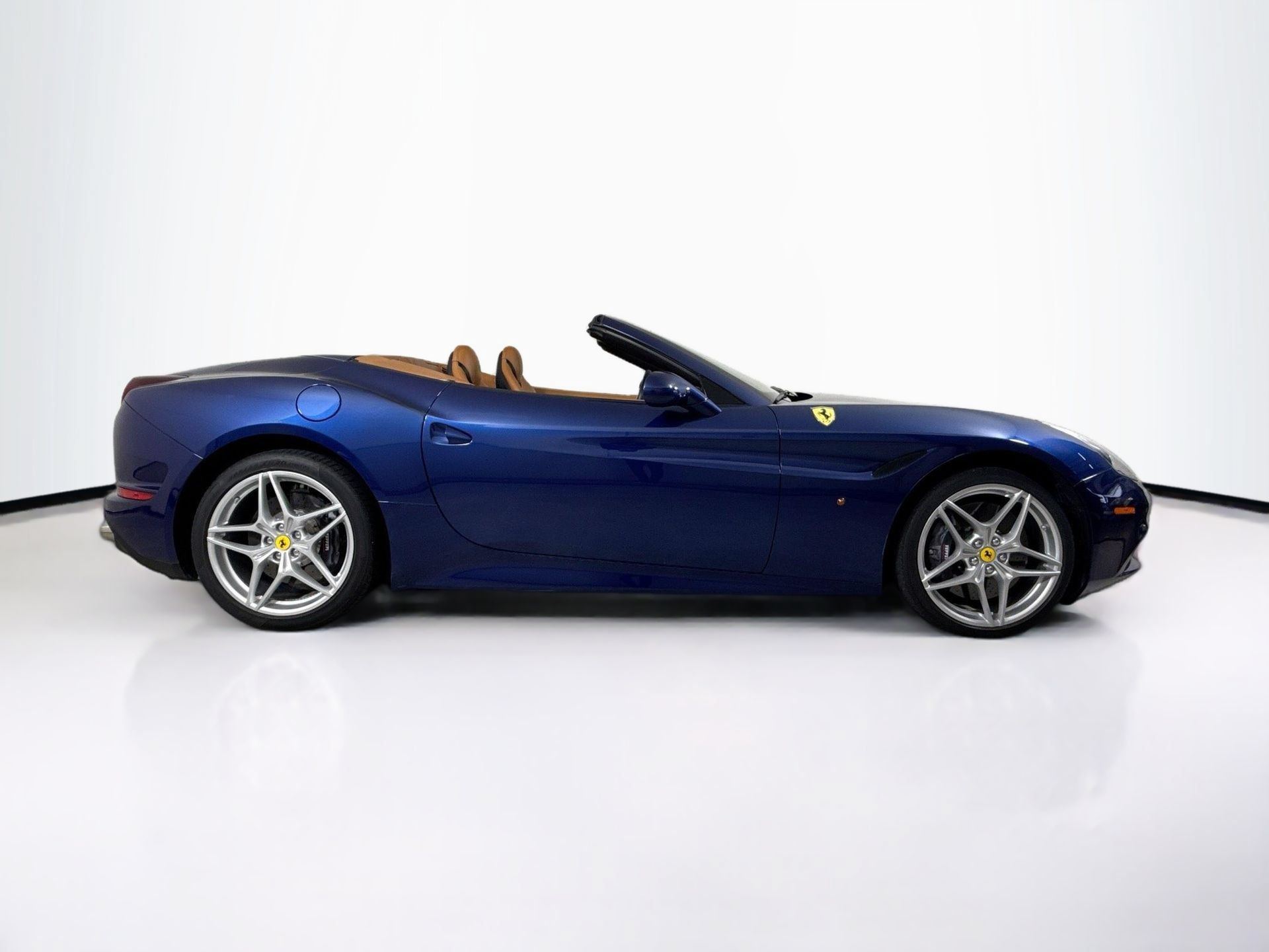 Certified 2015 Ferrari California T RWD image 8