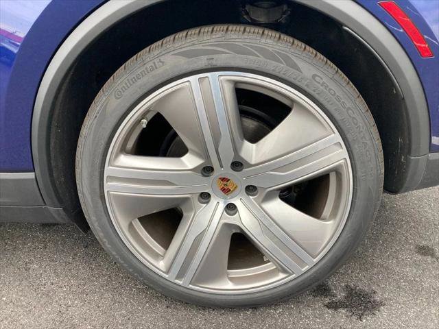 Used 2024 Porsche Macan 4 Electric image 10