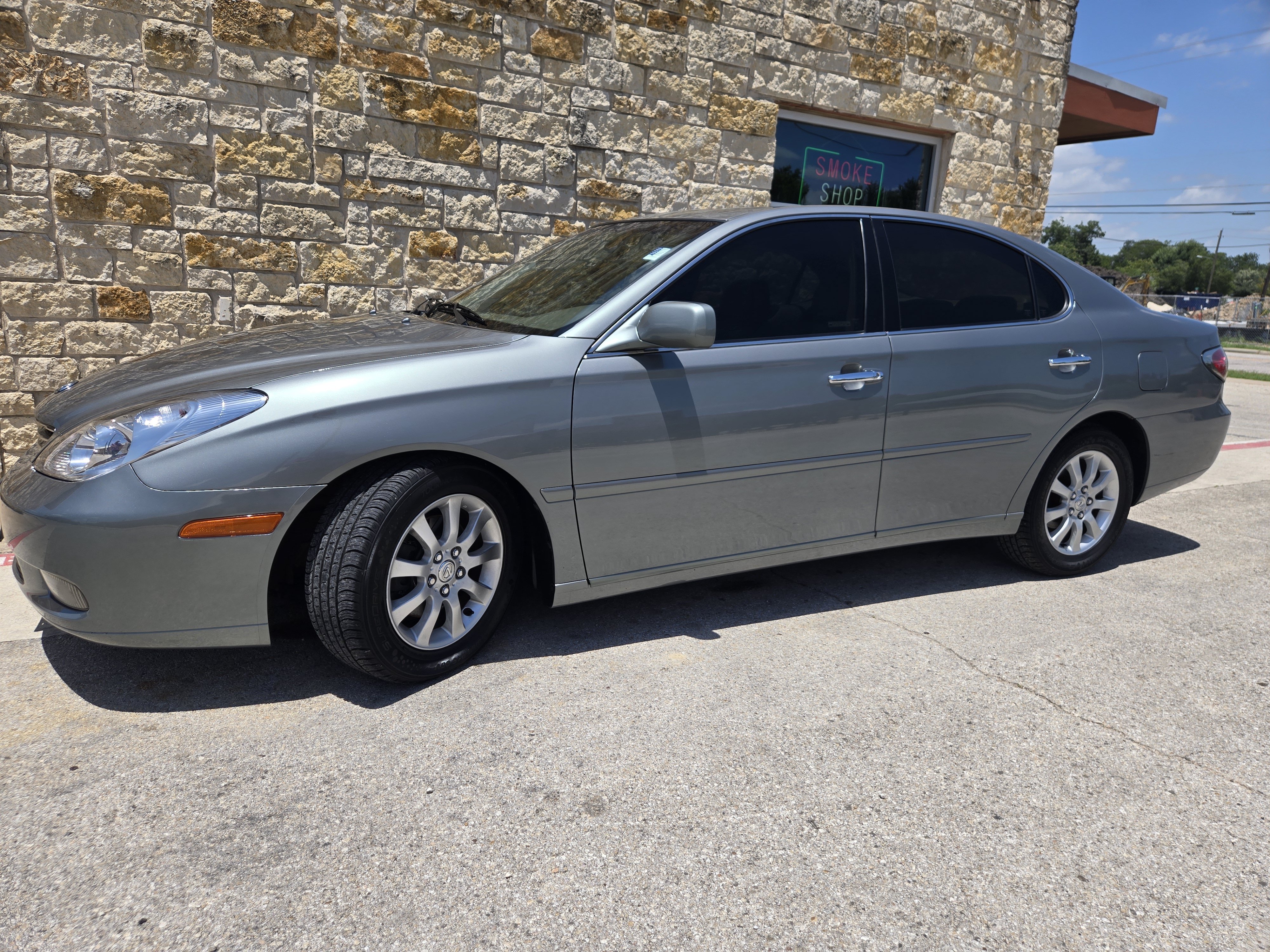 Used 2003 Lexus ES 330 FWD image 2