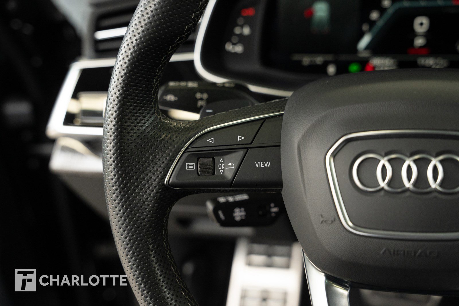 Used 2023 Audi SQ7 Premium Plus w/ Towing Package image 22