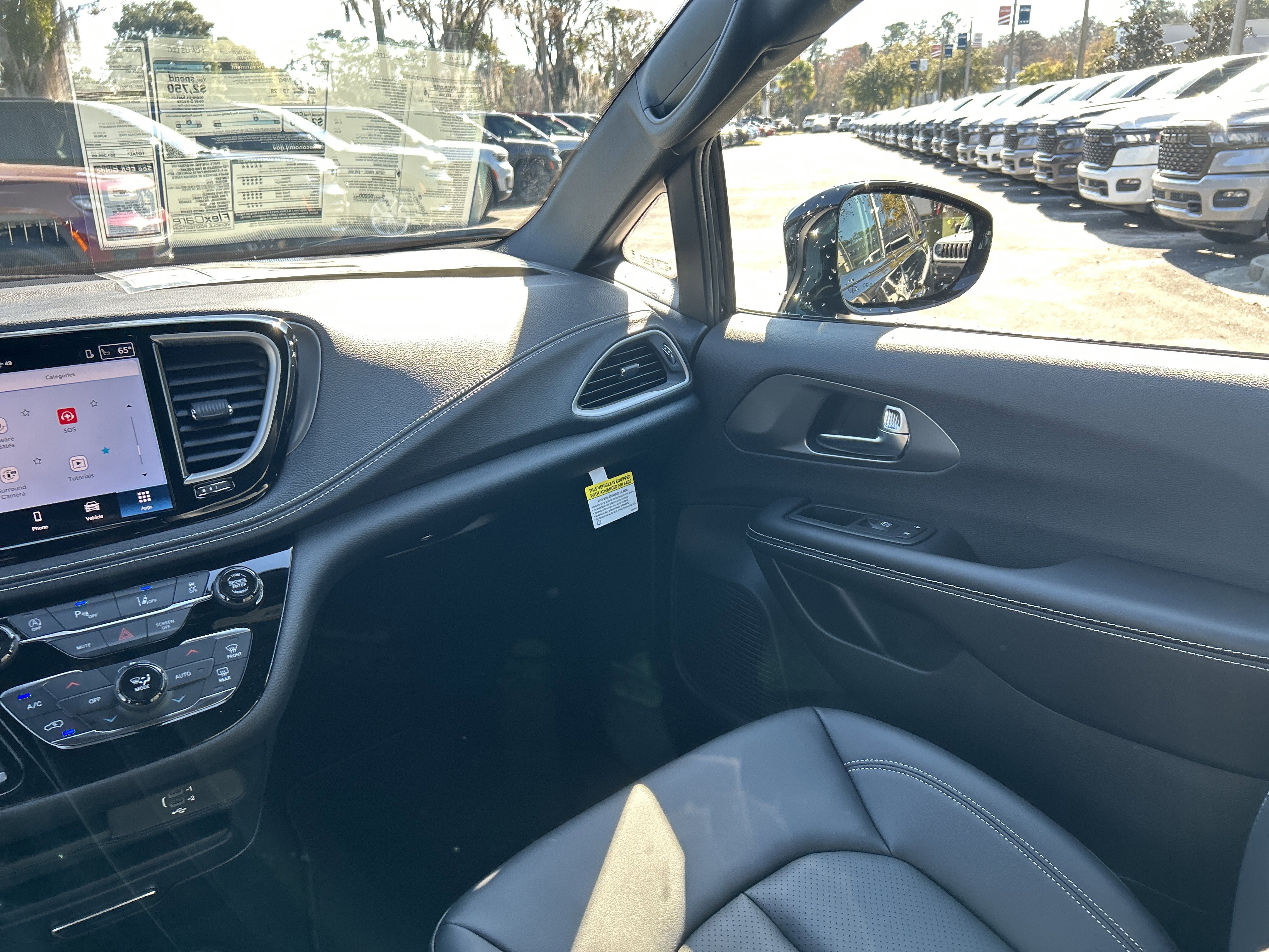 New 2026 Chrysler Pacifica Select image 60