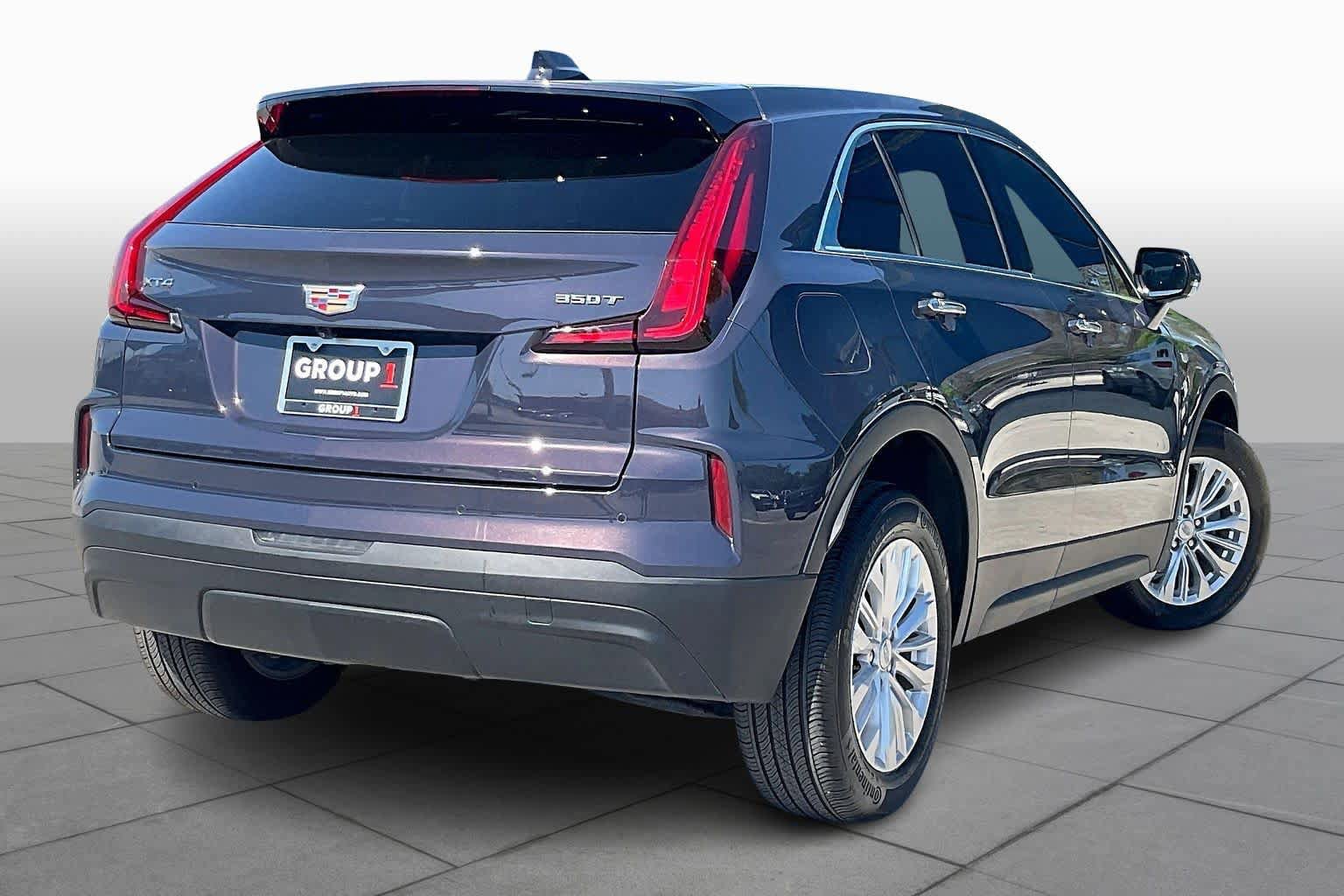 Used 2024 Cadillac XT4 Luxury w/ Cold Weather Package image 13