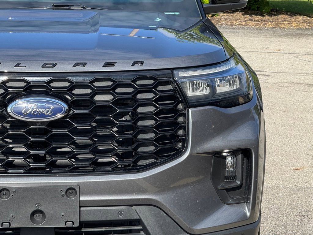 Used 2025 Ford Explorer ST-Line AWD/4WD image 7