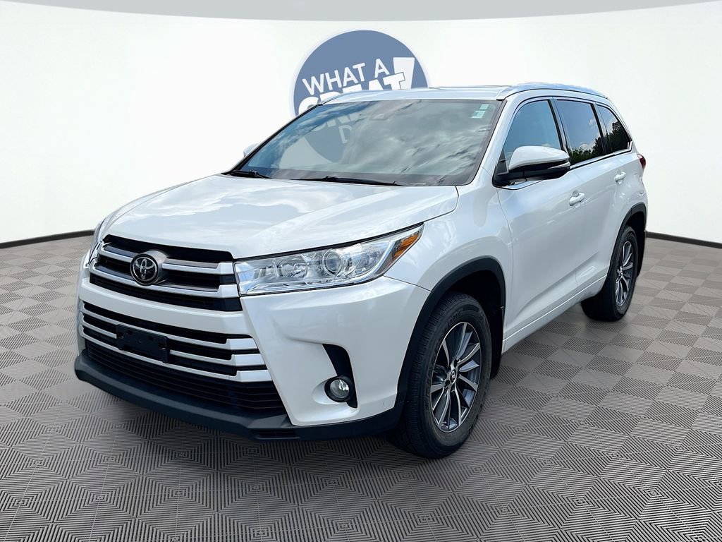 Used 2017 Toyota Highlander XLE AWD/4WD image 1