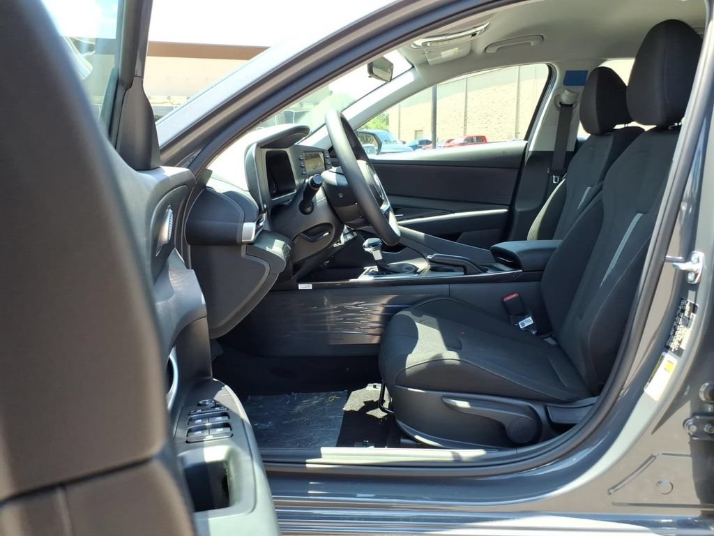 New 2026 Hyundai Elantra SE FWD image 14