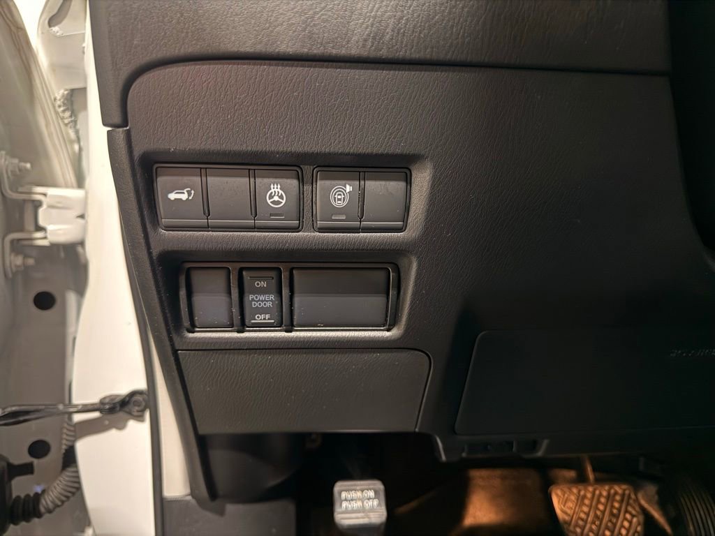 Used 2023 Nissan Armada Platinum w/ Captain's Chairs Package image 16