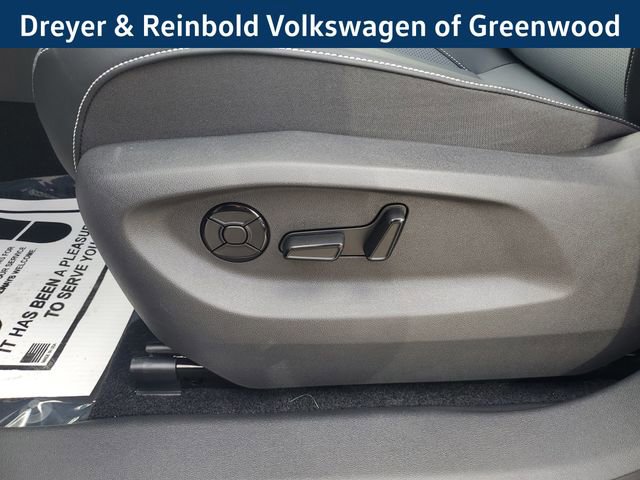 New 2025 Volkswagen Tiguan SE image 22