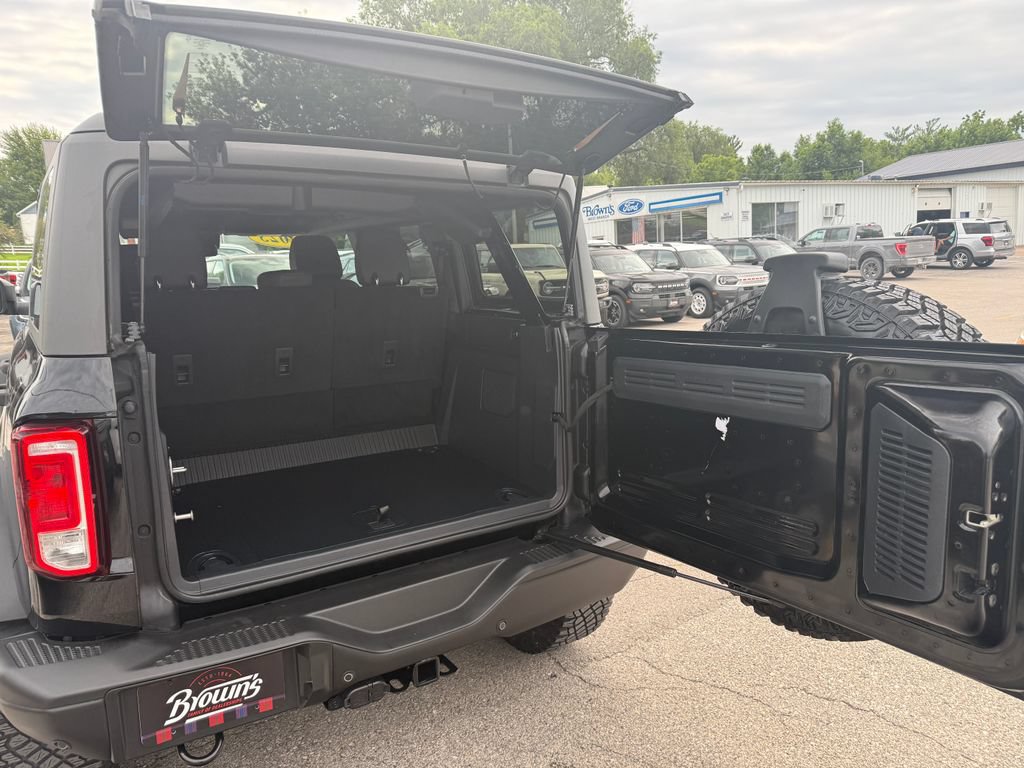 Used 2023 Ford Bronco Black Diamond w/ Sasquatch Package AWD/4WD image 11