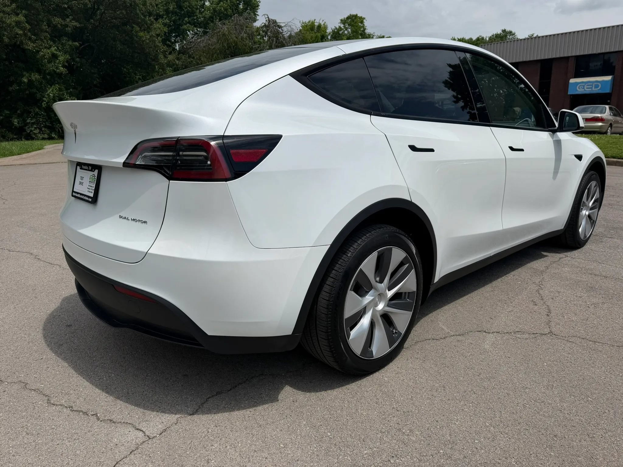 Used 2023 Tesla Model Y AWD image 5
