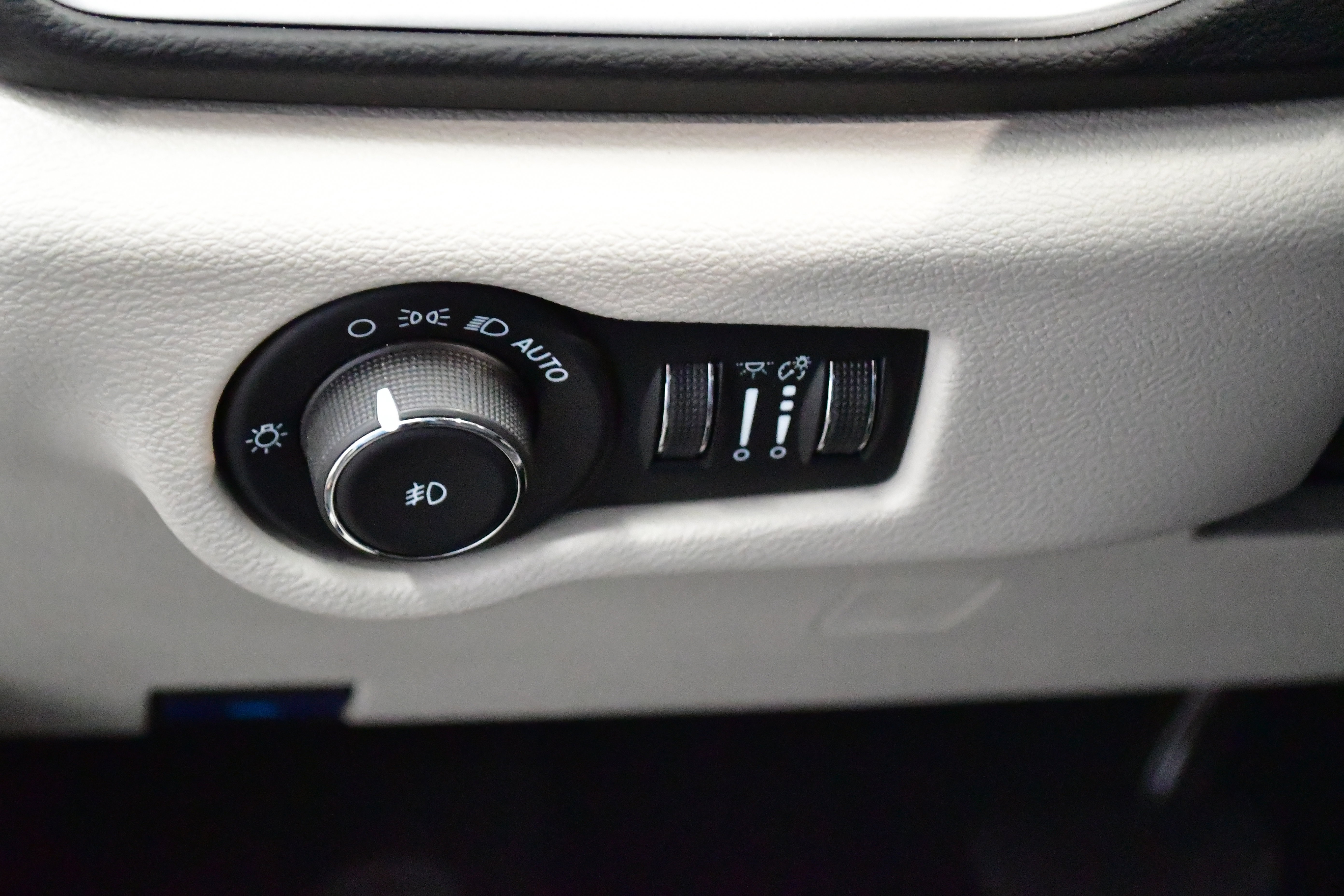 Used 2024 Chrysler Pacifica Touring-L image 30