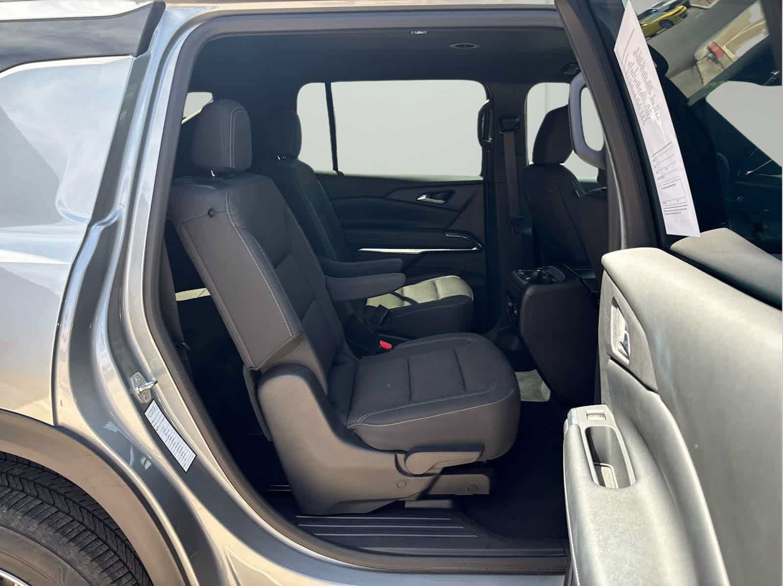 Used 2026 Chevrolet Traverse LT FWD image 15