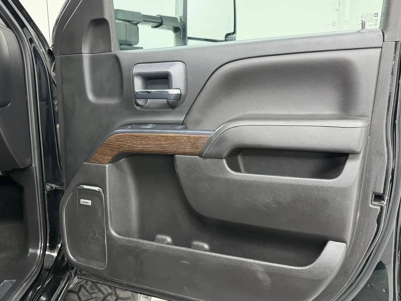 Used 2018 GMC Sierra 2500 Denali w/ Duramax Plus Package AWD/4WD image 24