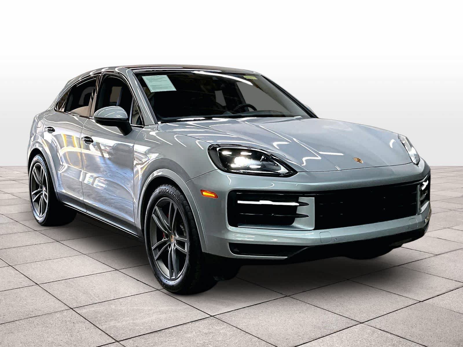 Used 2024 Porsche Cayenne S AWD/4WD image 2