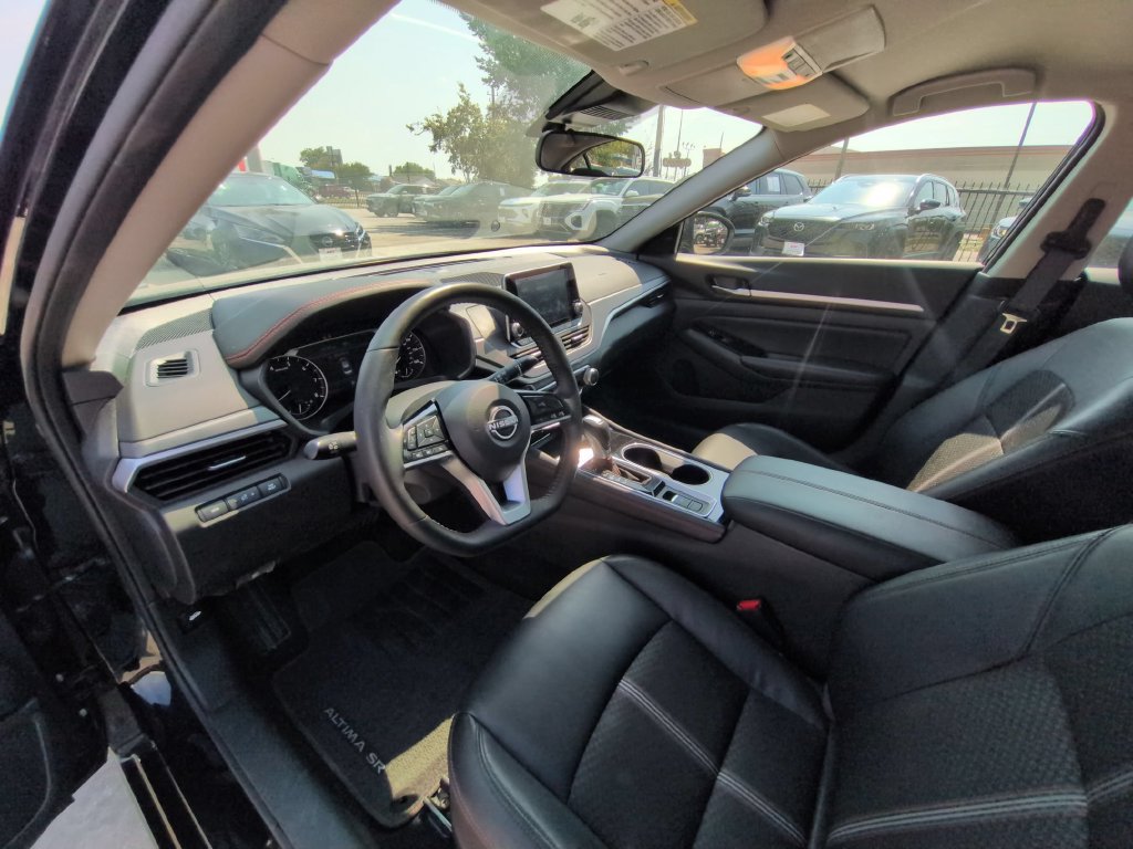 Used 2025 Nissan Altima 2.5 SR AWD/4WD image 12