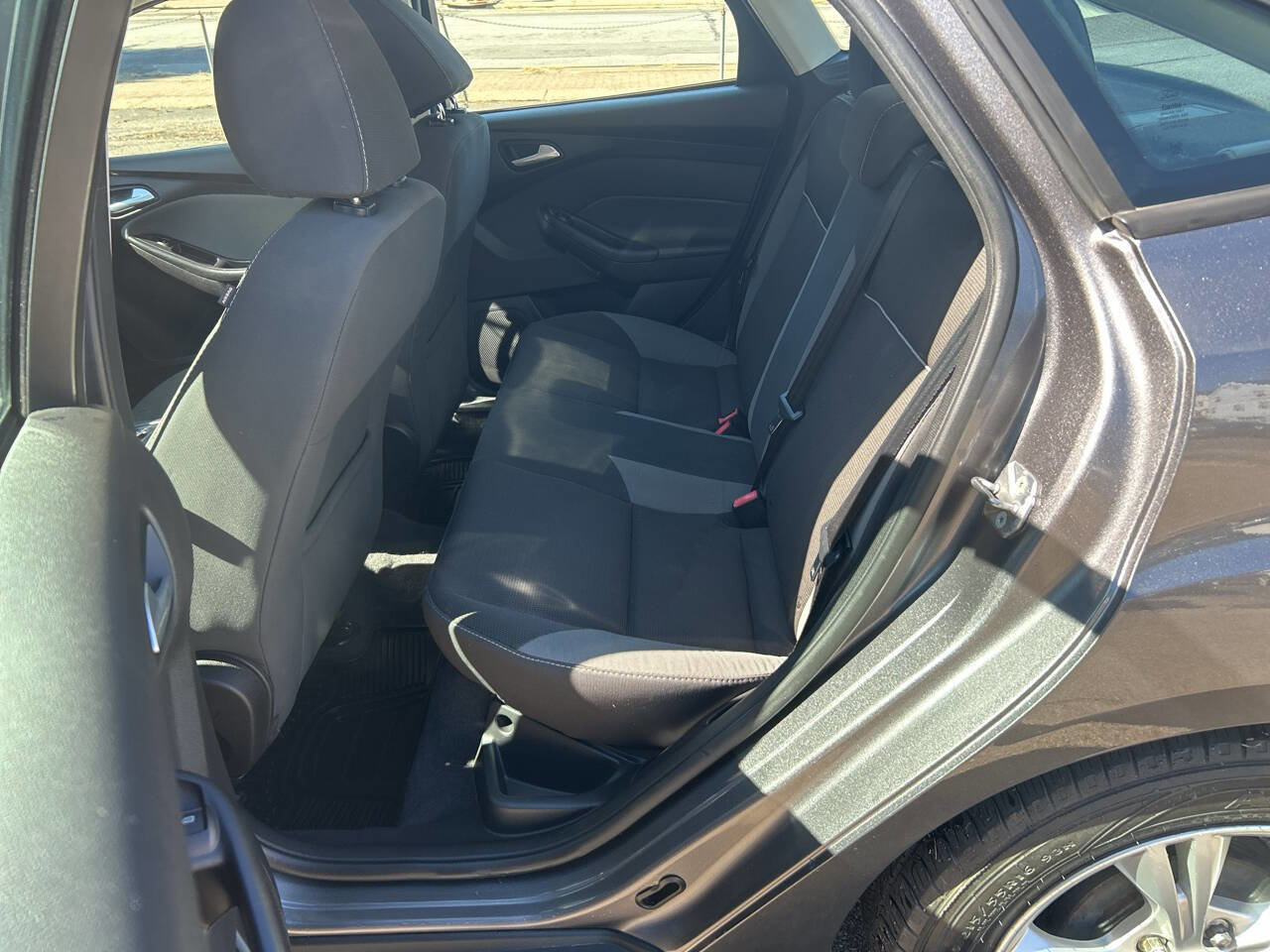 Used 2013 Ford Focus SE w/ SE Winter Pkg image 17