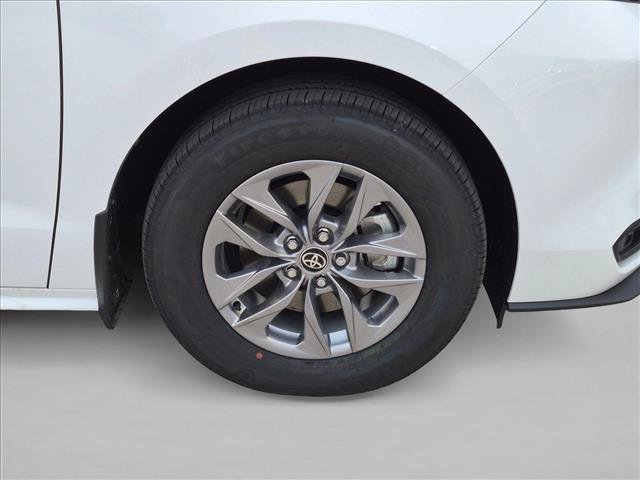 New 2026 Toyota Sienna LE FWD image 9