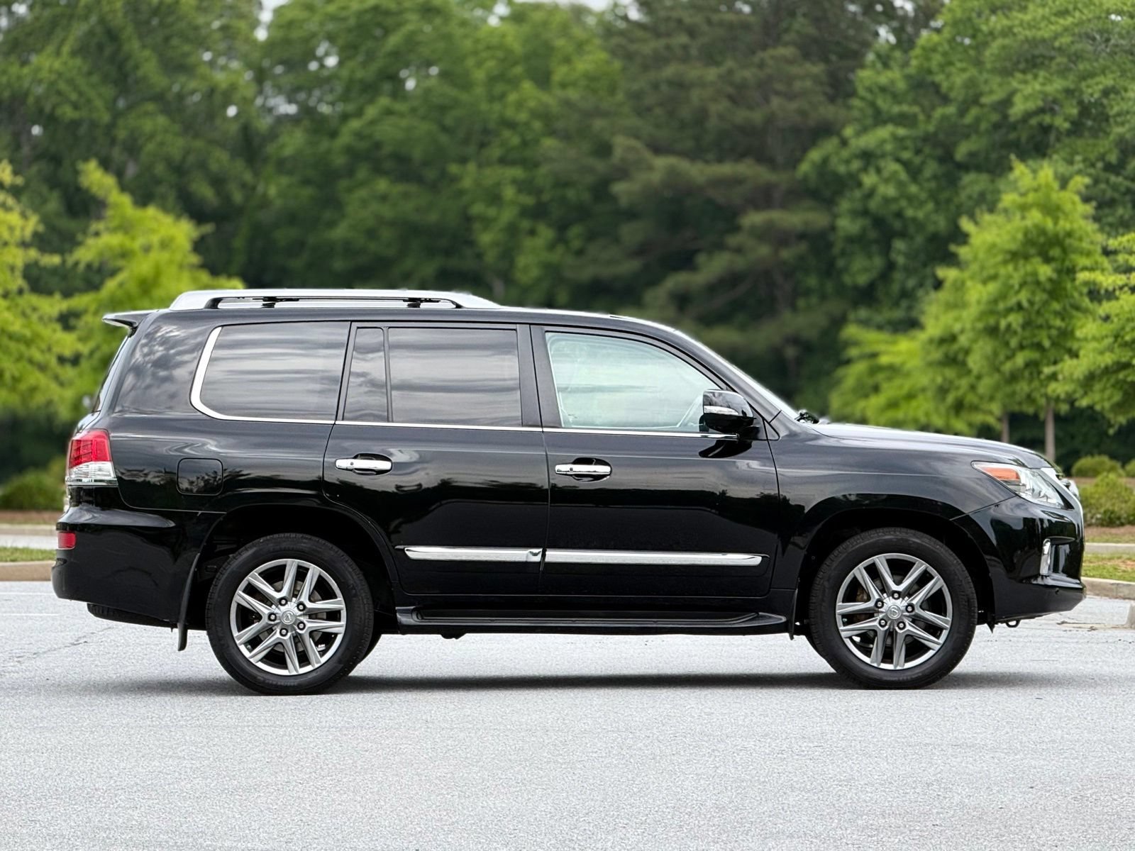 Used 2015 Lexus LX 570 4WD w/ Luxury Package image 8