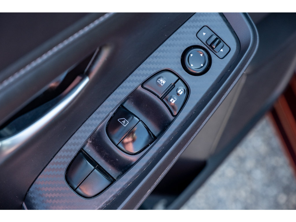 Used 2025 Nissan Sentra SV FWD image 14