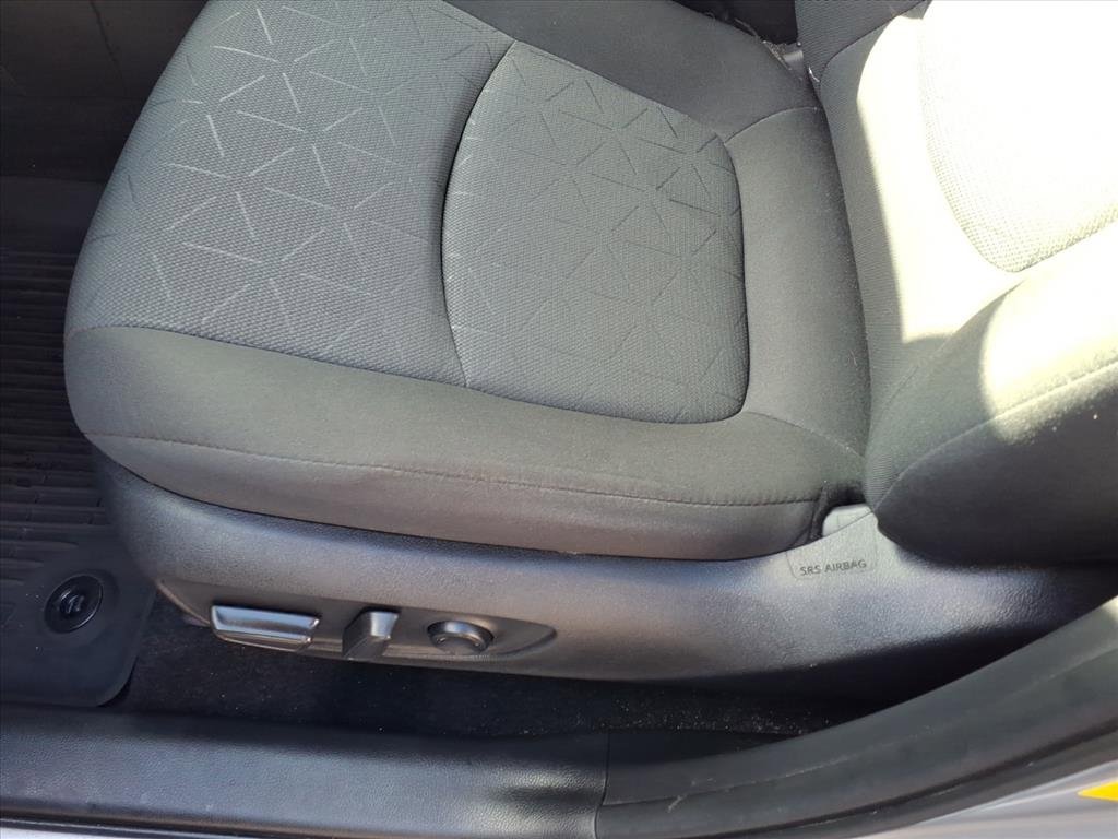 Used 2021 Toyota RAV4 XLE image 6