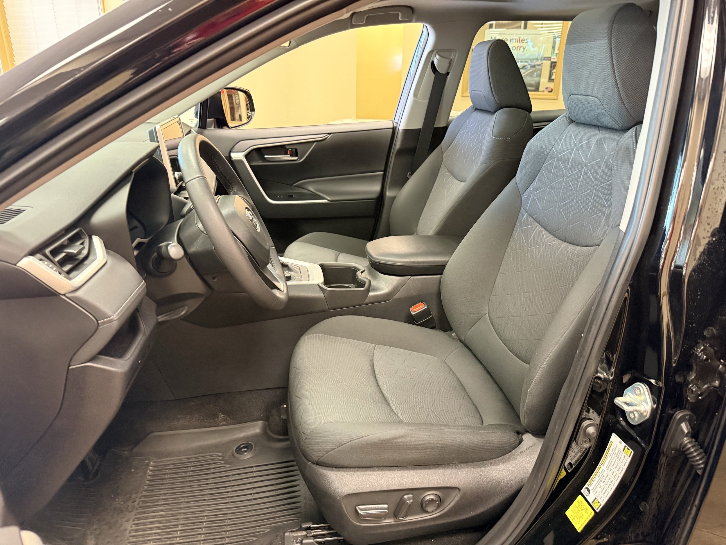 Used 2023 Toyota RAV4 XLE w/ Convenience Package AWD/4WD image 5
